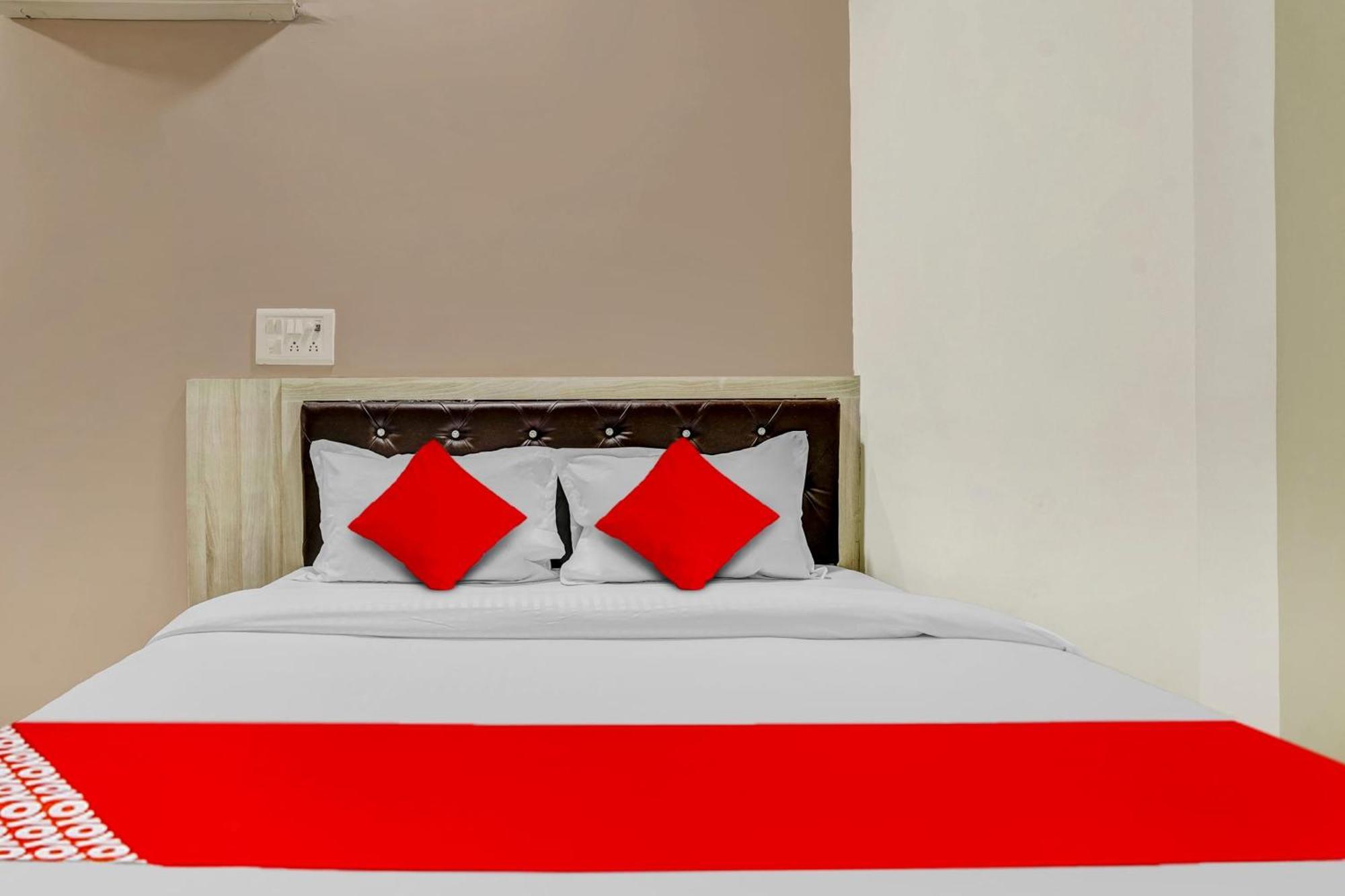 Hotel O Relax Palace Mumbai Bagian luar foto