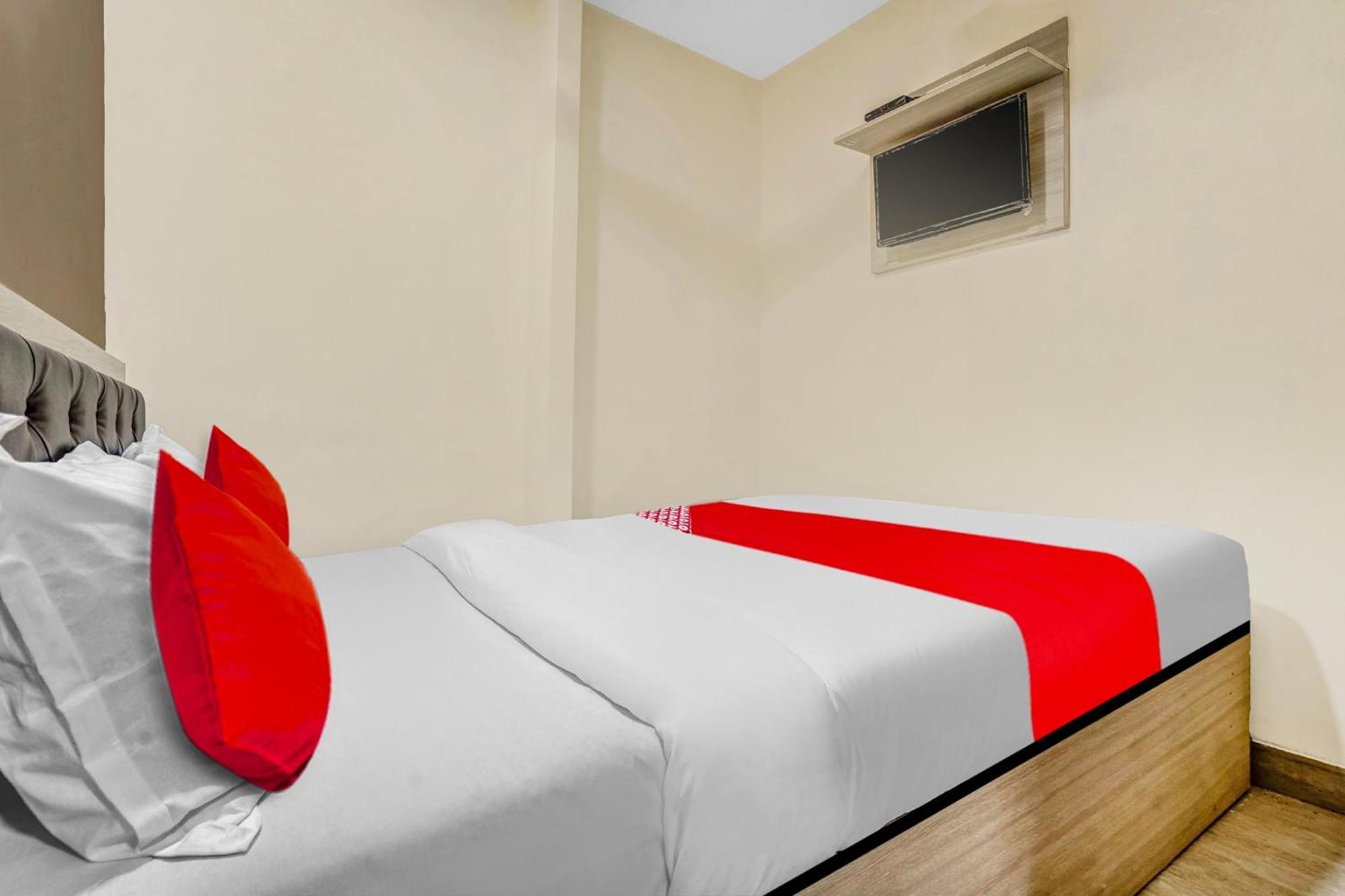 Hotel O Relax Palace Mumbai Bagian luar foto