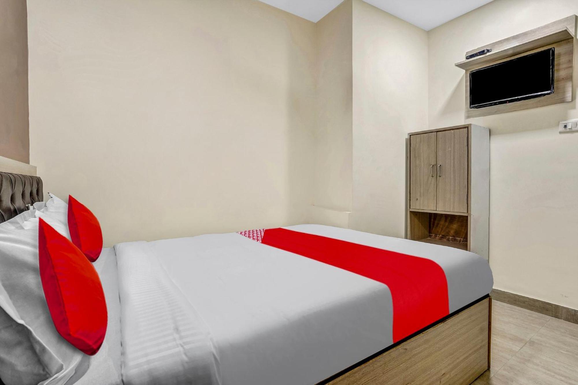 Hotel O Relax Palace Mumbai Bagian luar foto