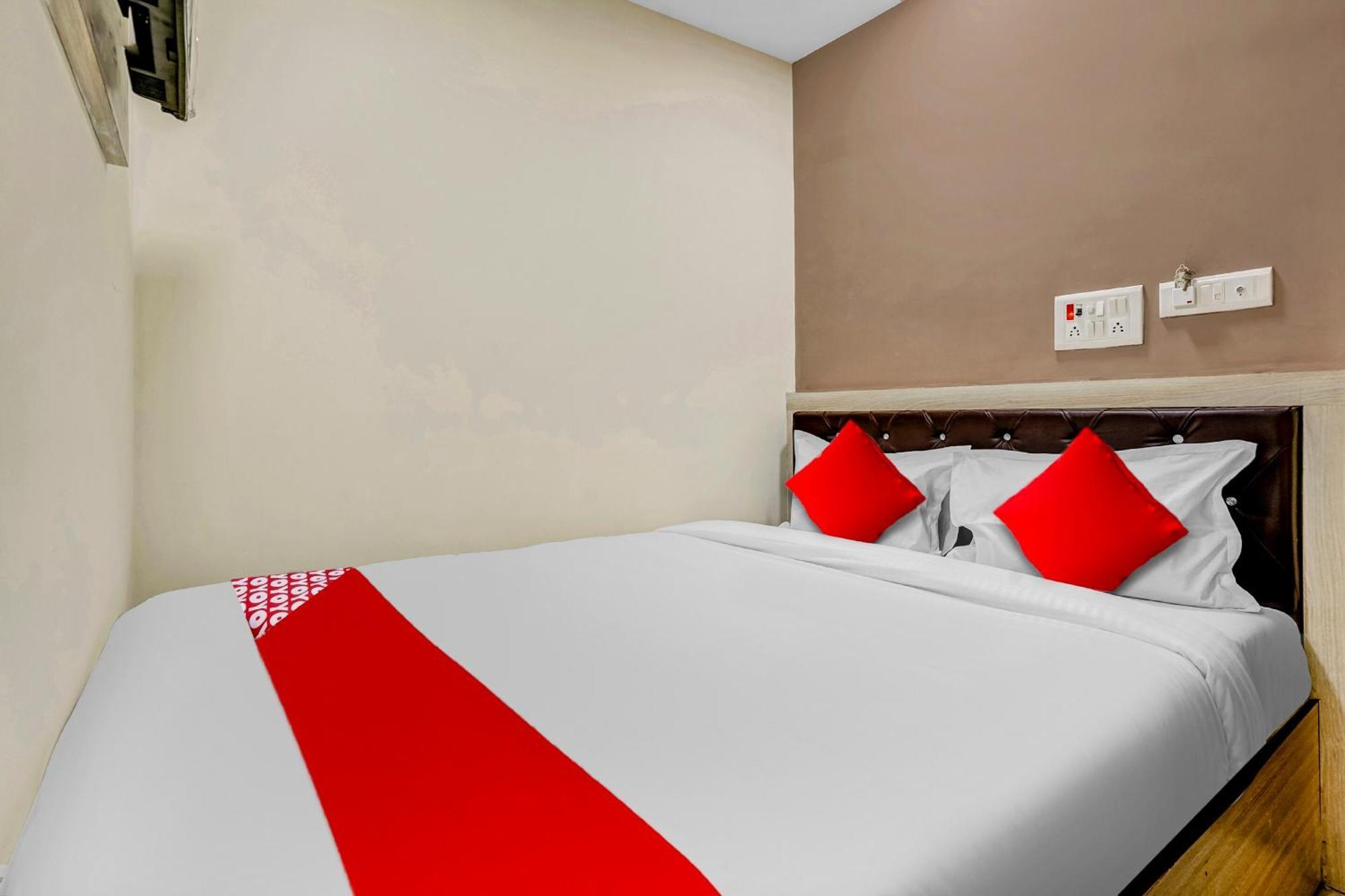 Hotel O Relax Palace Mumbai Bagian luar foto