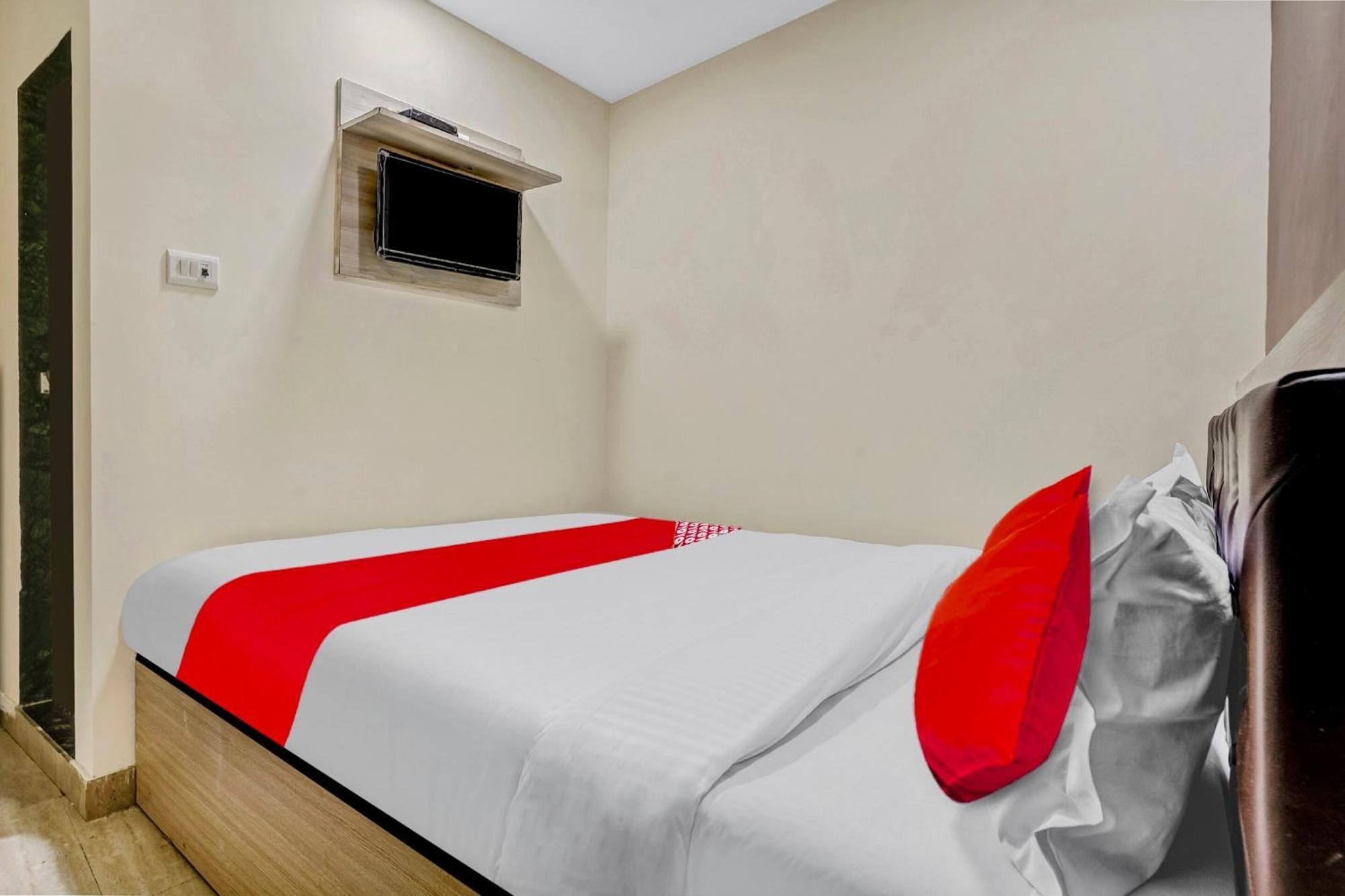 Hotel O Relax Palace Mumbai Bagian luar foto