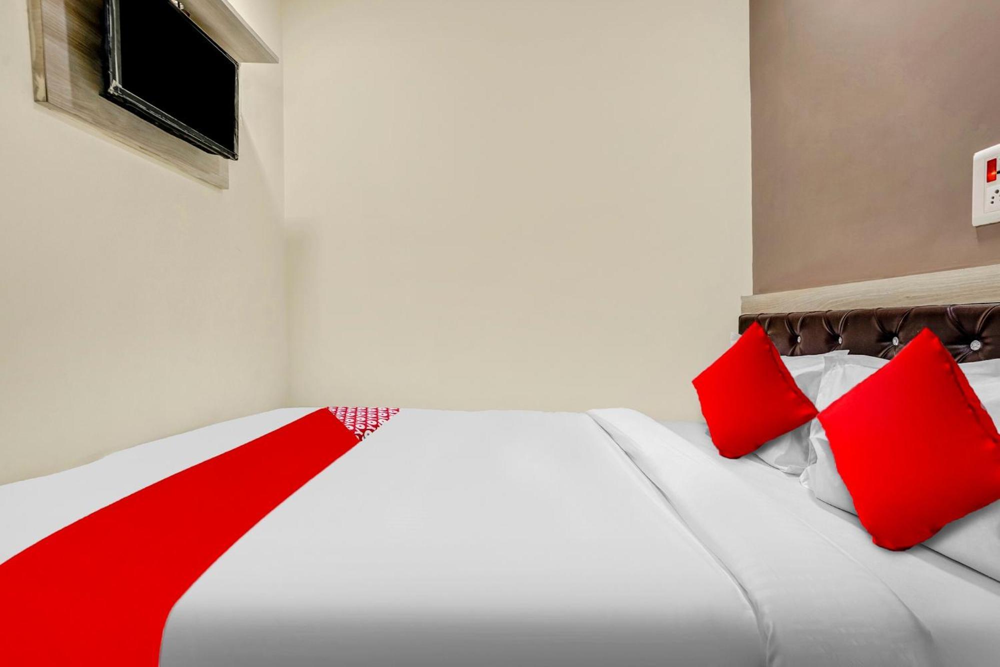 Hotel O Relax Palace Mumbai Bagian luar foto